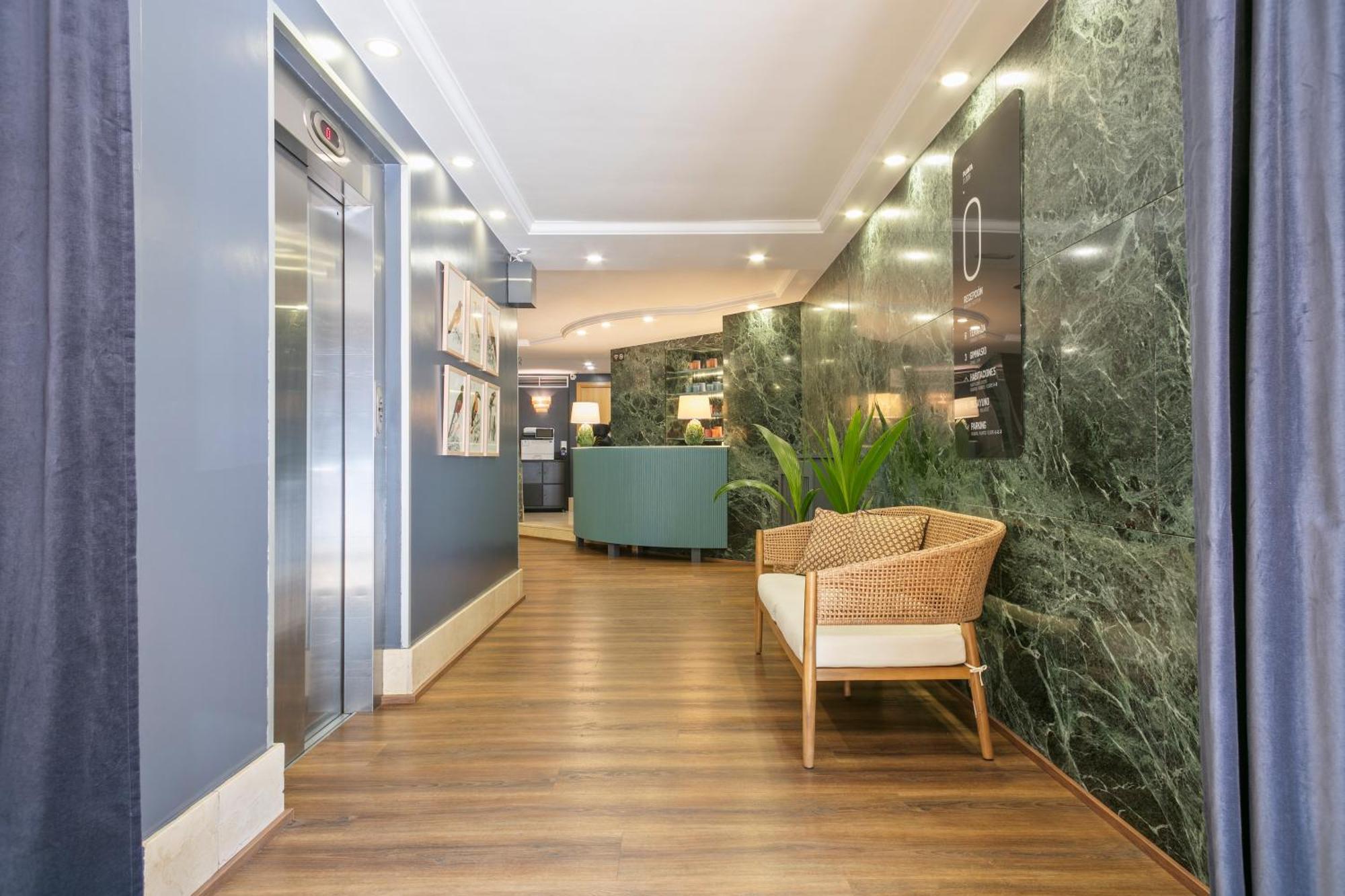 Hotel Acta Azul 3*