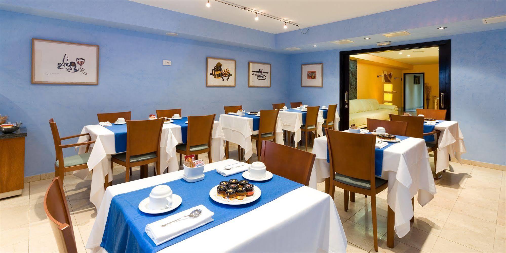 Hotel Acta Azul